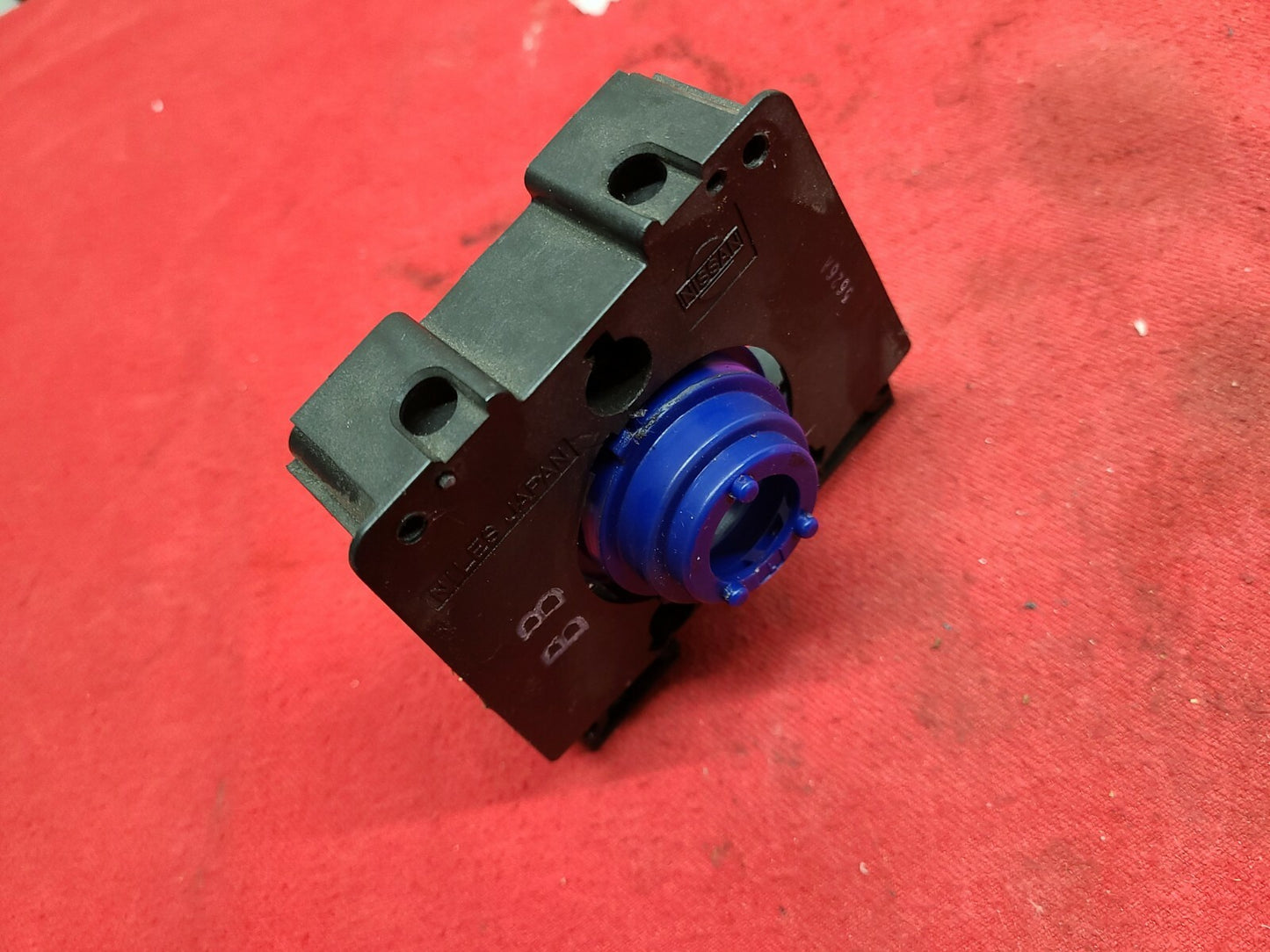 1996 Nissan Maxima SE Combo Wiper Switch Steering Column Center Bracket