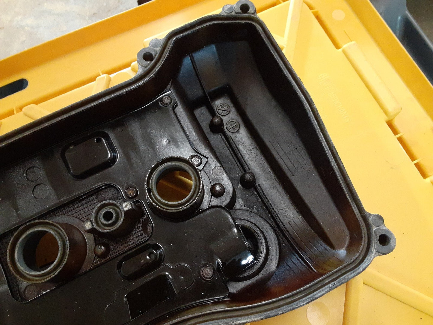 2001 - 2015 Scion / Toyota 2.4L L4 Engine Valve Cover JAPAN BUILT 11201-28033