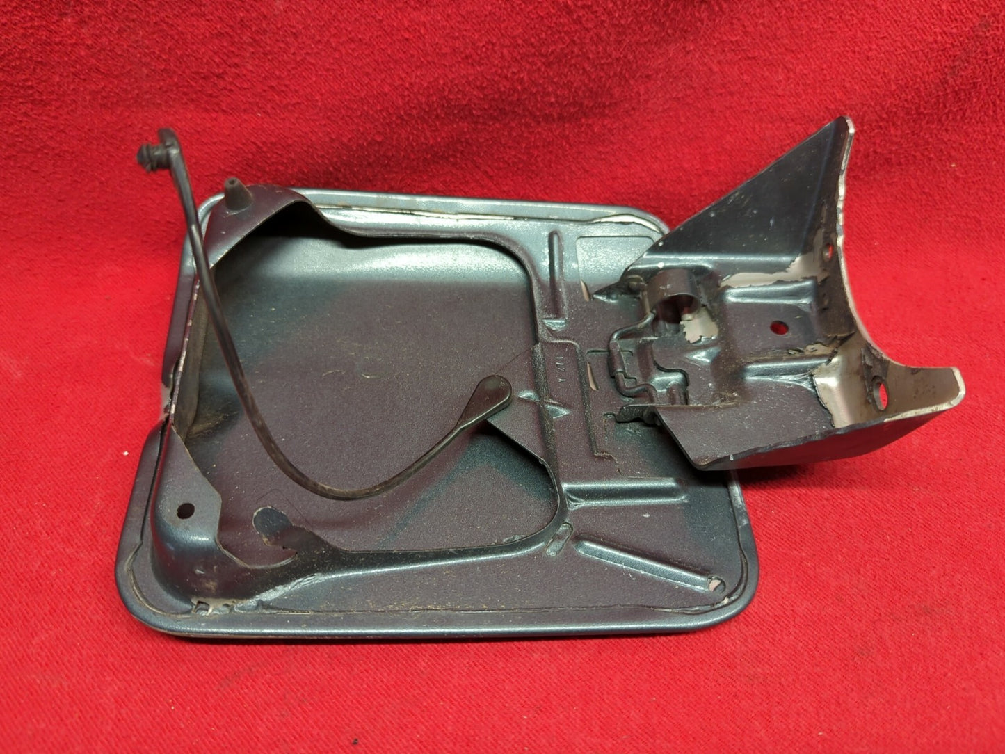 2006 2007 2008 2009 2010 Dodge Charger Fuel Gas Filler Door Lid Magnesium Pearl