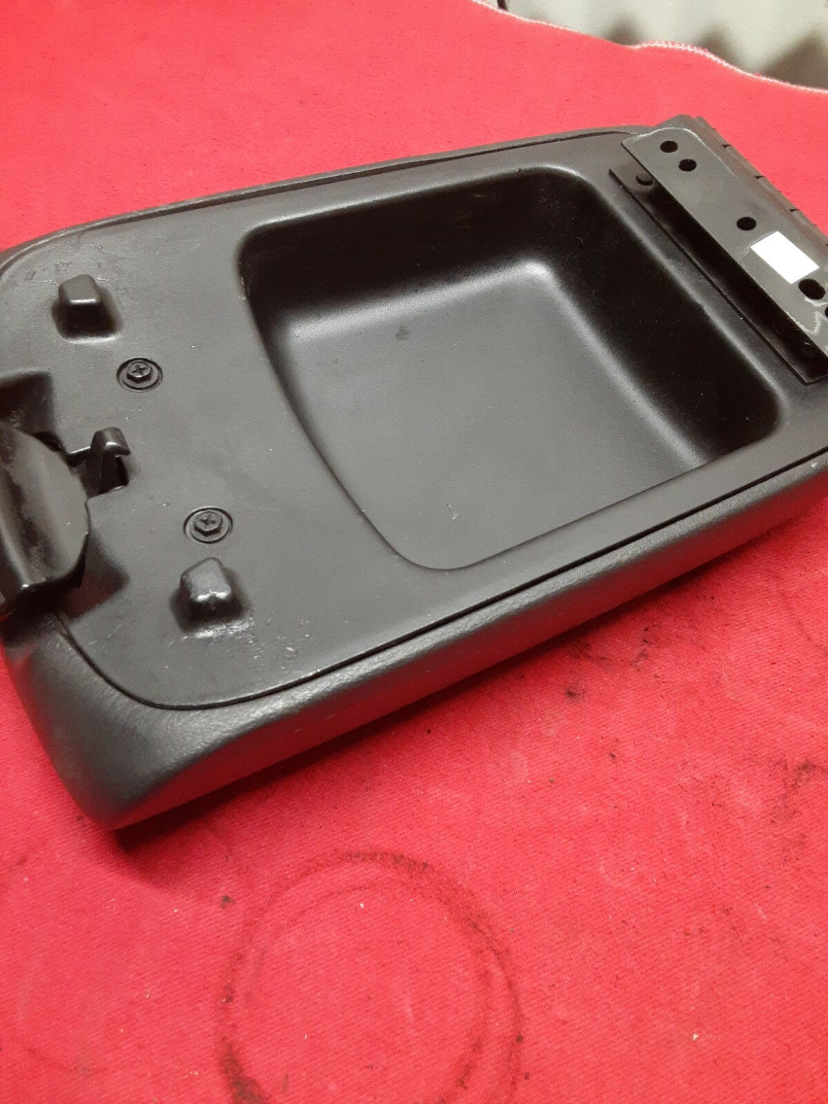 2002 - 2007 - Jeep Liberty Center Console Armret Arm Rest Lid Black