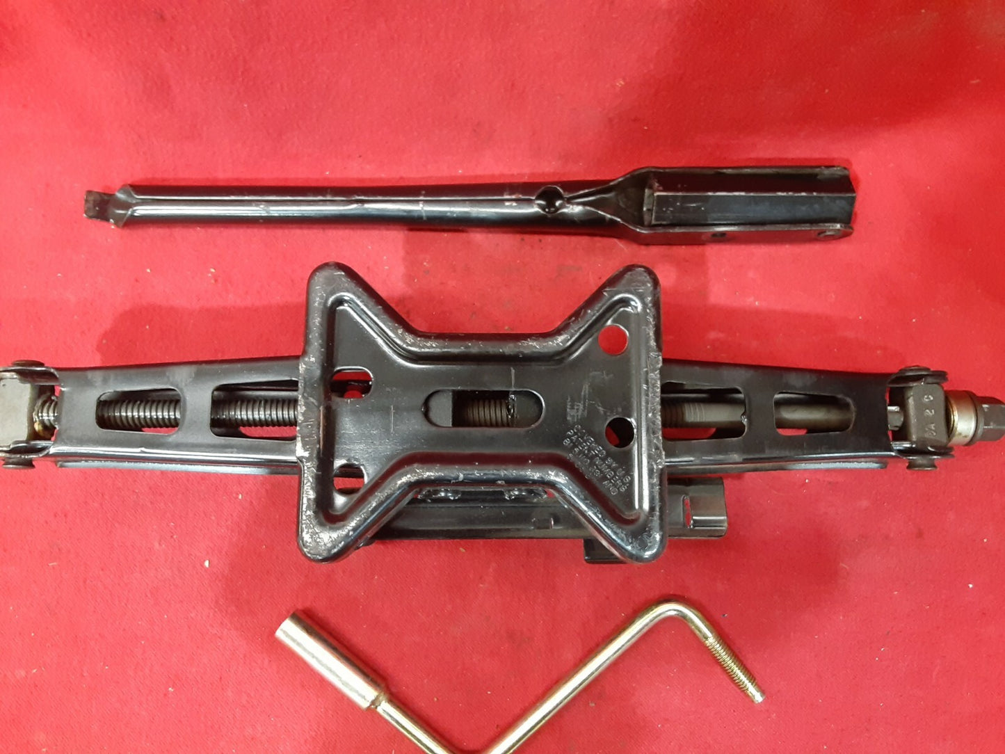 2002 2003 2004 2005 2006 2007 2008 2009 Saturn Vue Emergency Jack w/ Gold Crank