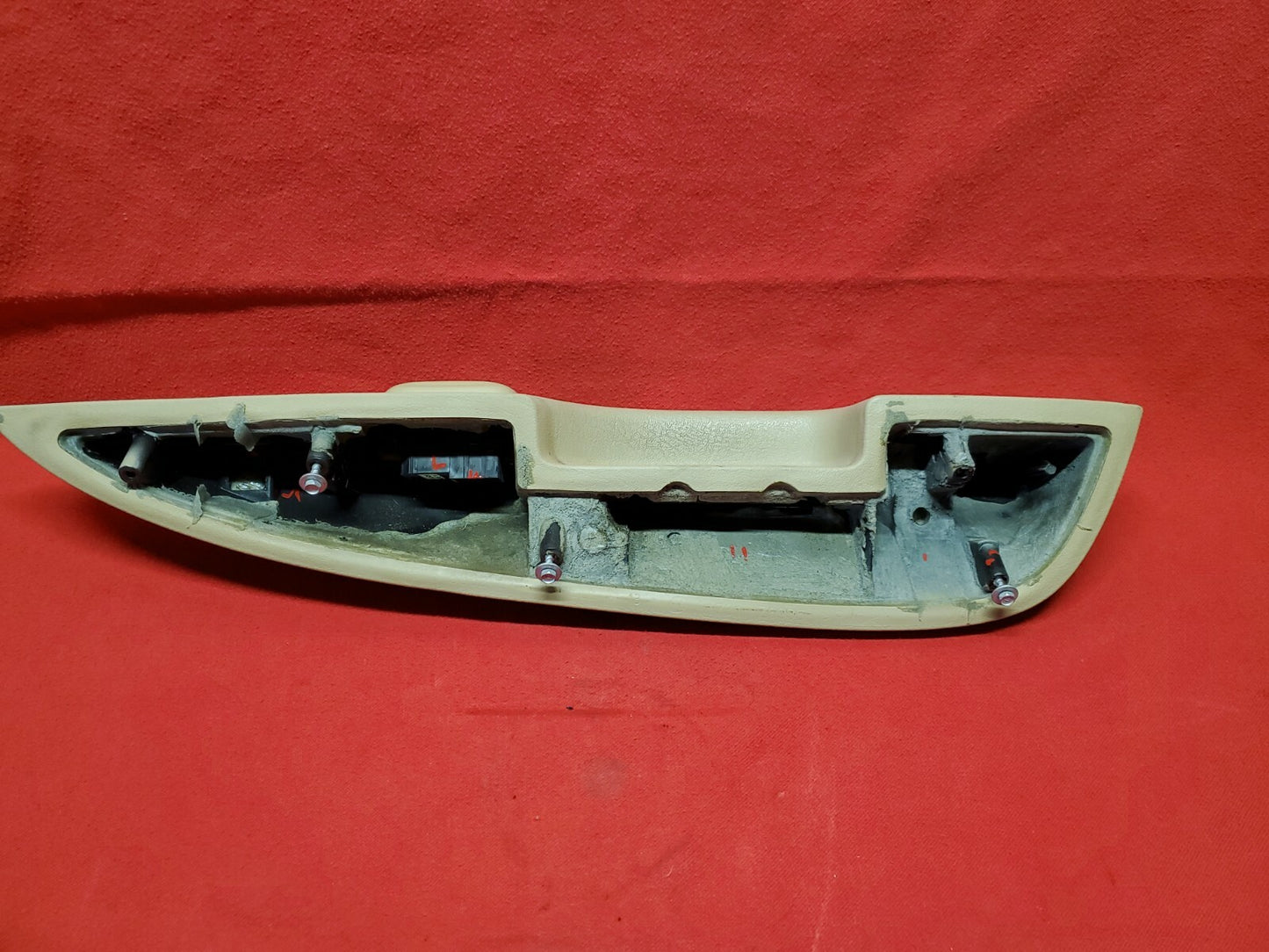 2005 2006 2007 2008 Chevrolet Chevy Trailblazer REAR LEFT Door Arm Rest Tan