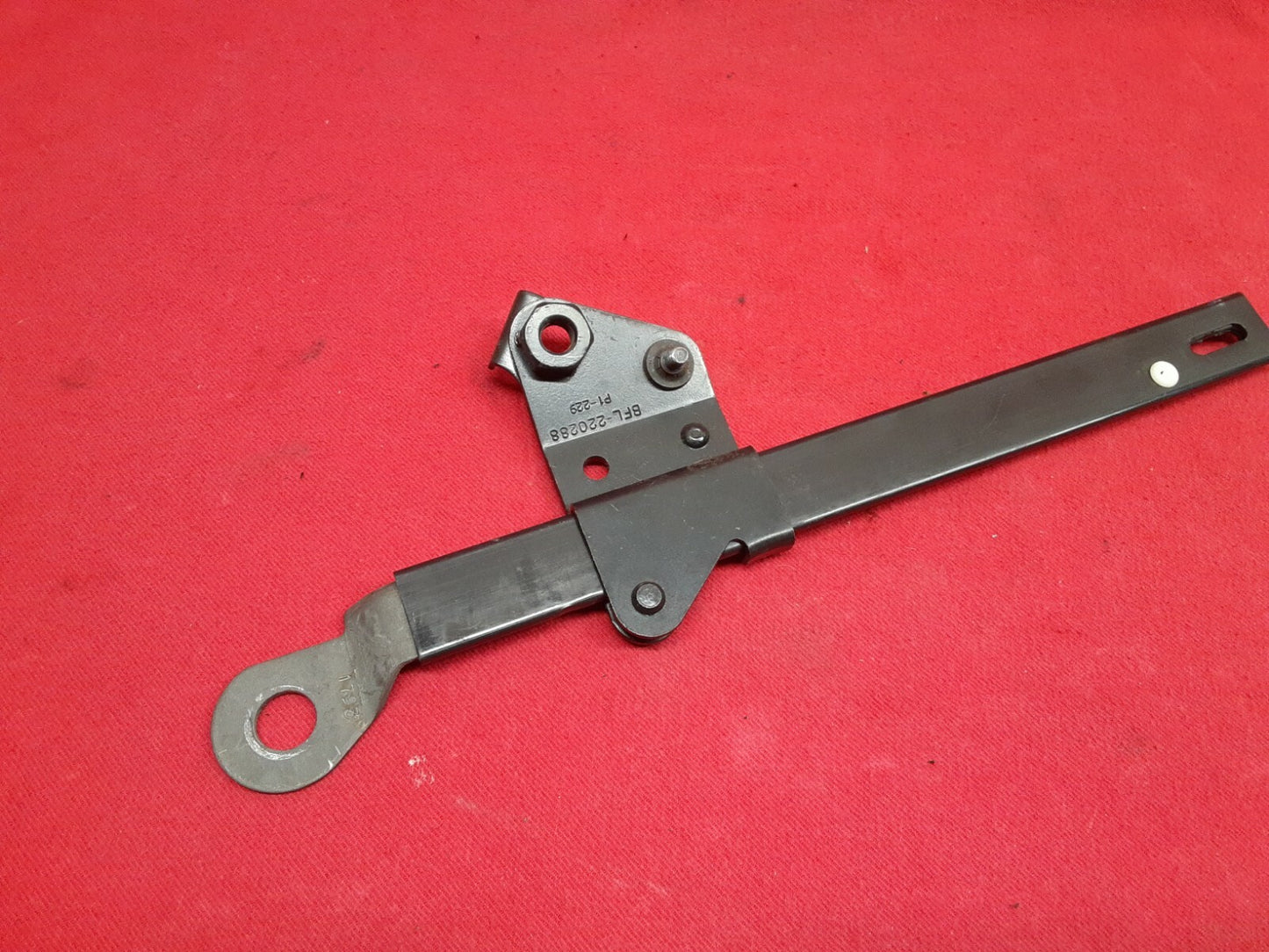 1991 1992 1993 1994 Ford Explorer RIGHT FRONT Seat Belt Buckle Slide Rail