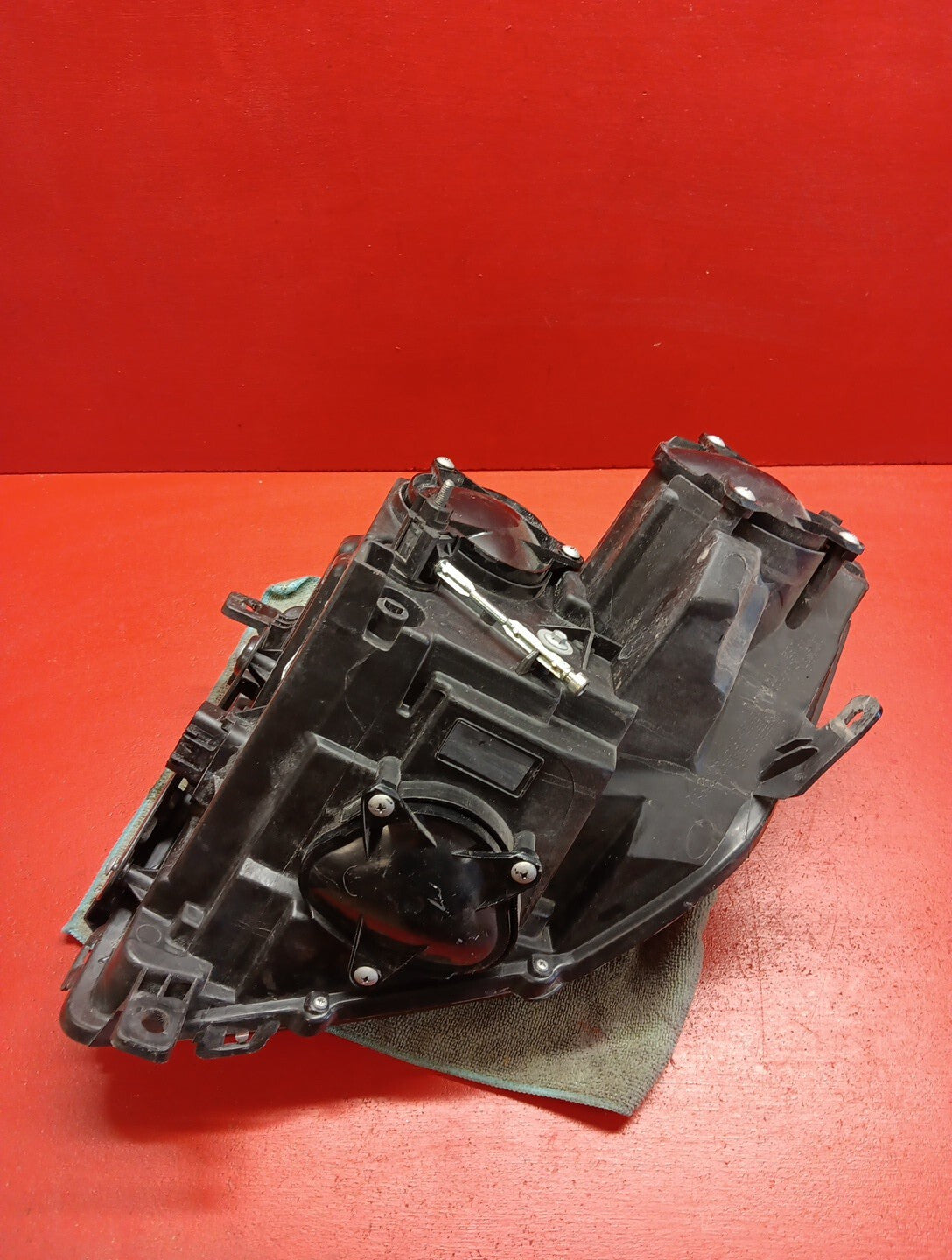 Right Passenger Headlight Halogen TYC Aftermarket for 2008-2014 Cadillac CTS