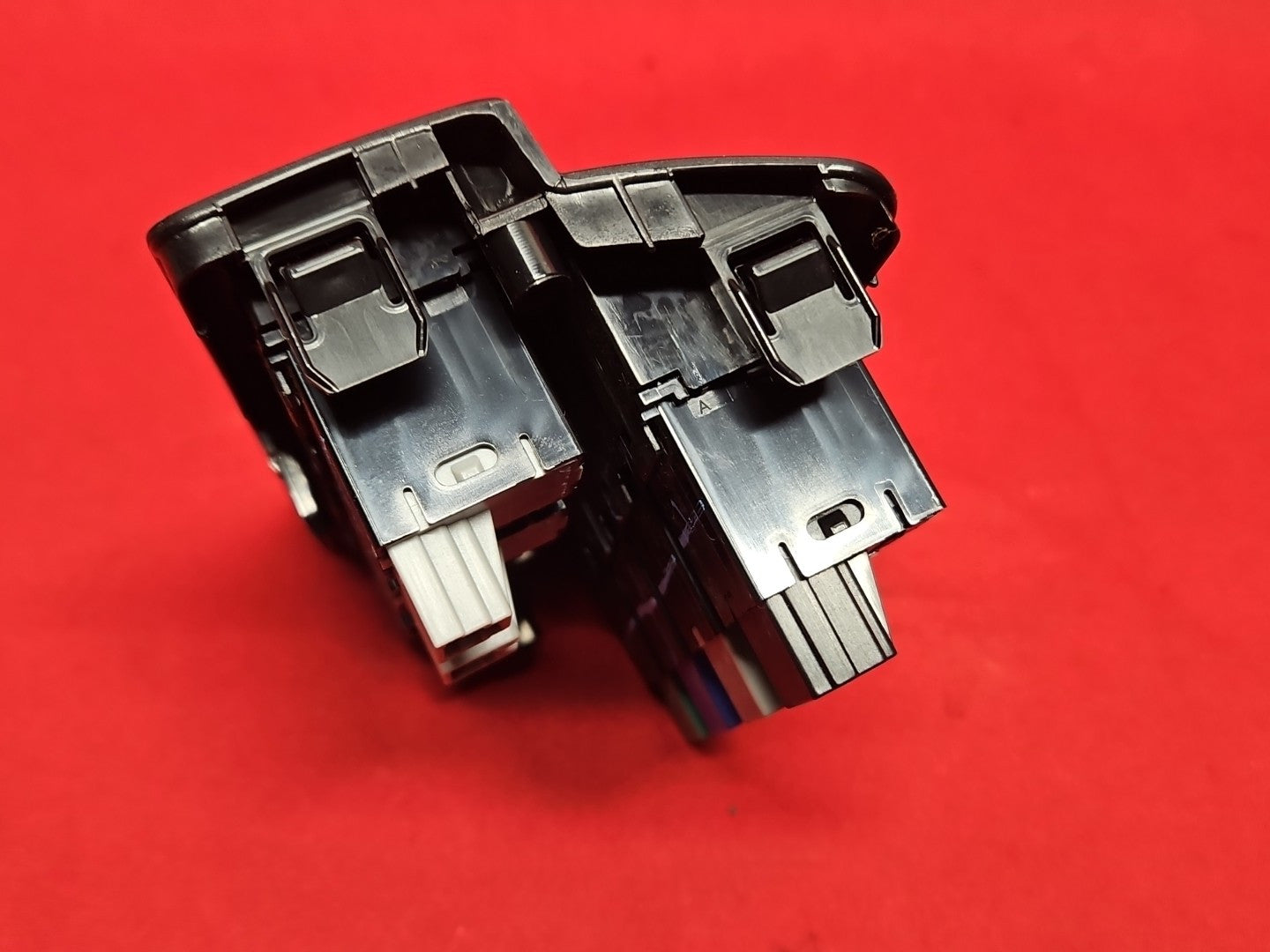 2015 - 2019 Subaru Legacy - Dash Panel Switch Cluster / Assembly - Trunk / SRF