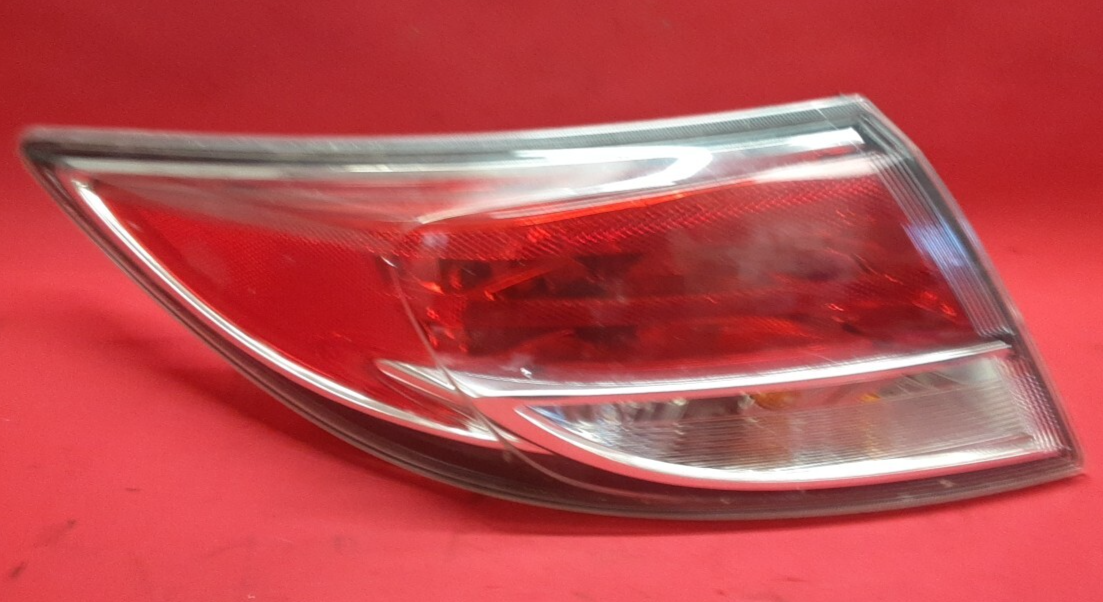 2009 - 2013 Mazda Mazda6 LEFT DRIVER OUTER BODY Tail Light Lamp HALOGEN