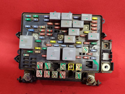 2004-2006 Cadillac Chevy GMC Truck SUV Engine Fuse Box Junction Block