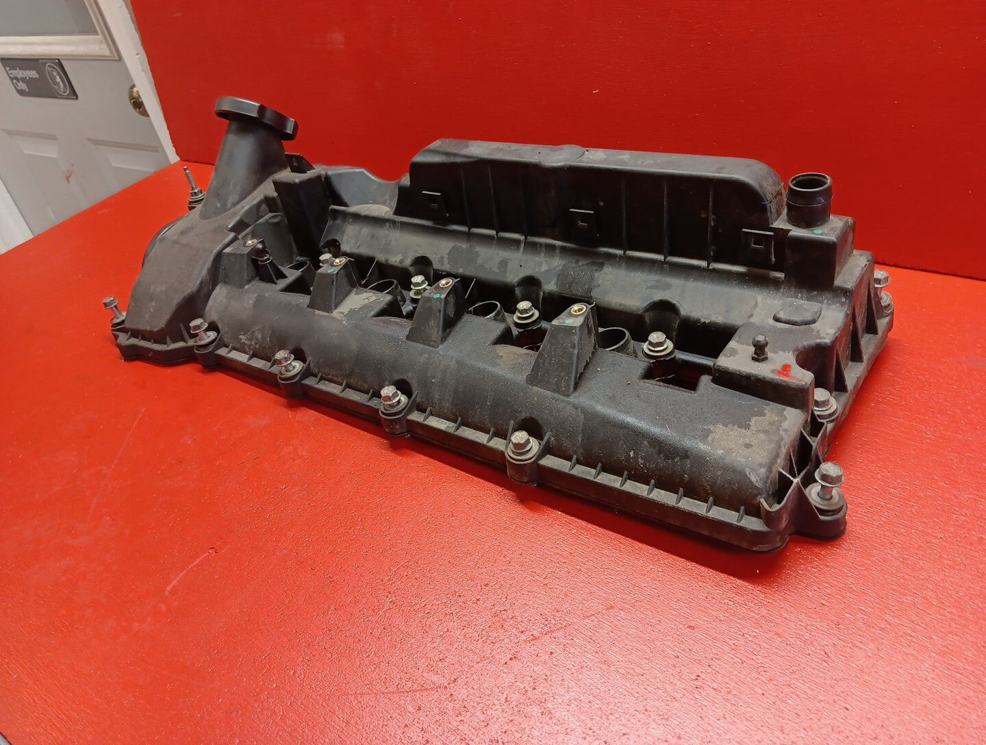 2010-2023 Land Rover Range Rover 5.0L Left Driver Valve Cover LR113202