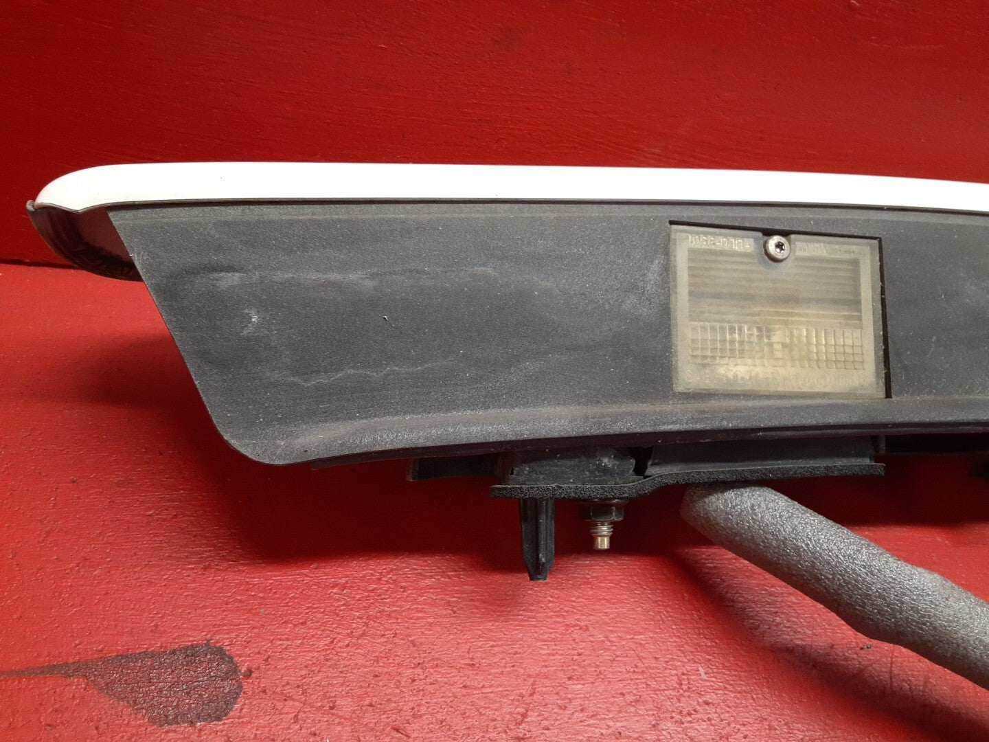 1998 - 2000 Volvo S70 Trunk Deck Lid License Plate Lamp Lock Molding Trim Handle
