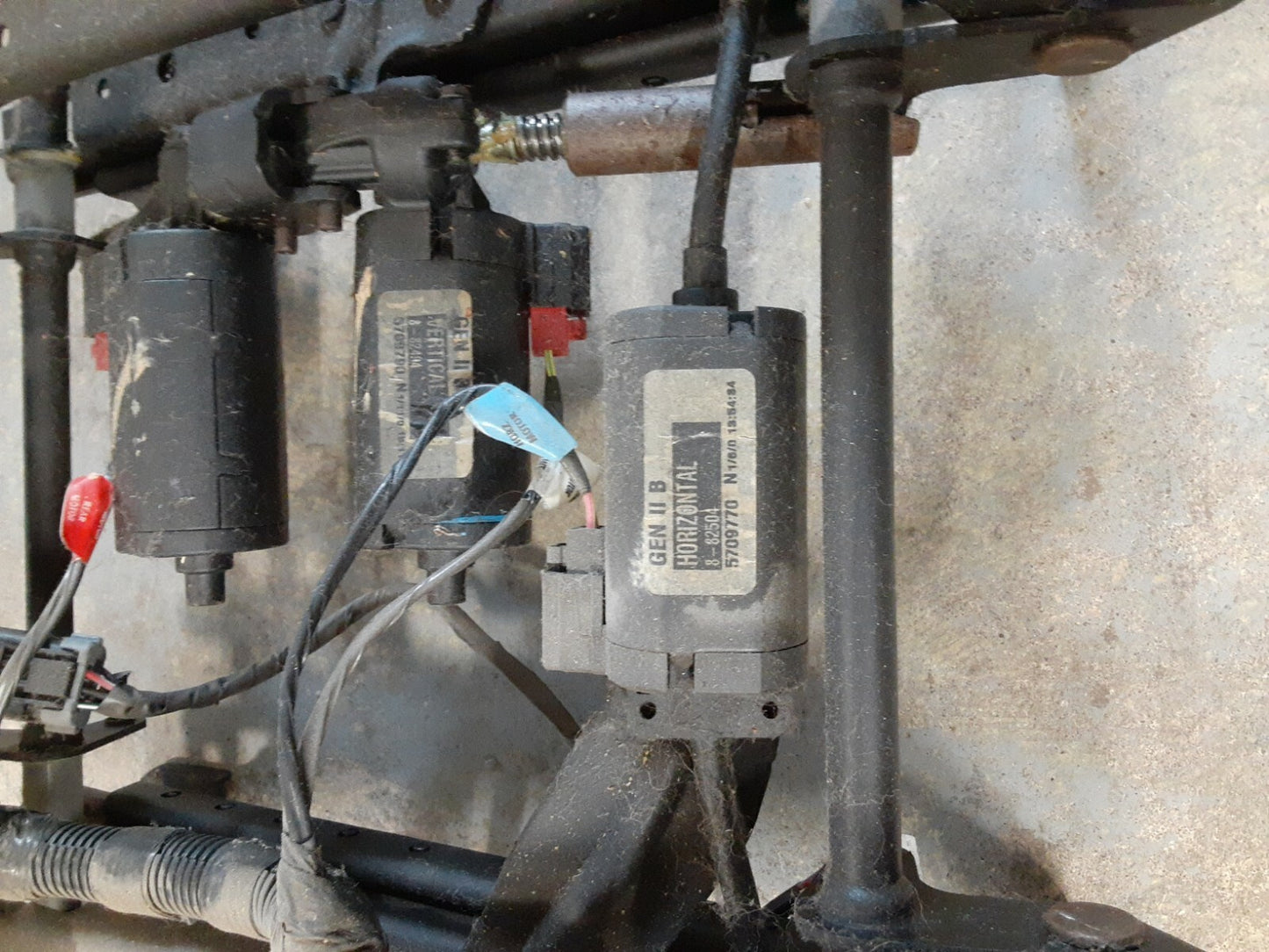 1999 - 2004 Jeep Grand Cherokee WJ FRONT RIGHT PASSENGER Power Seat Track Unit