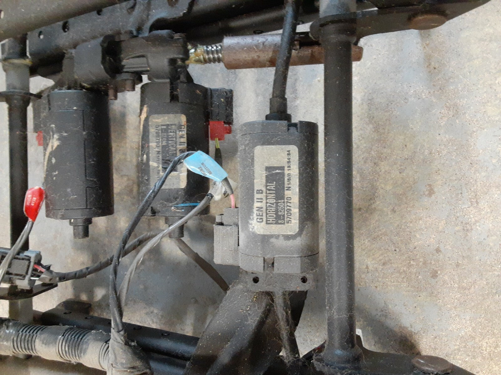 1999 - 2004 Jeep Grand Cherokee WJ FRONT RIGHT PASSENGER Power Seat Track Unit