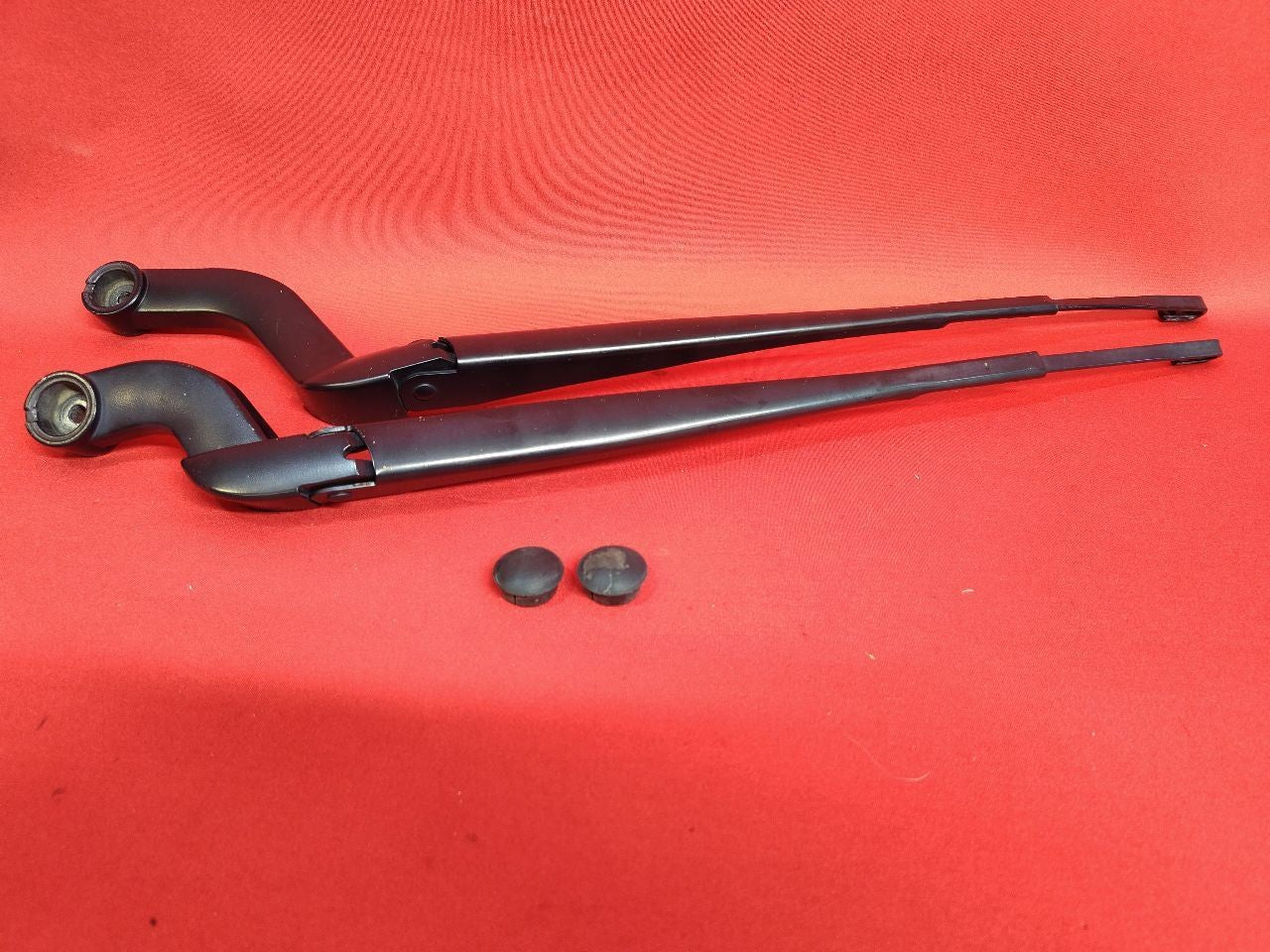 2010-2016 Land Rover LR4 Front Windshield Wiper Arm SET - From VIN CA620199