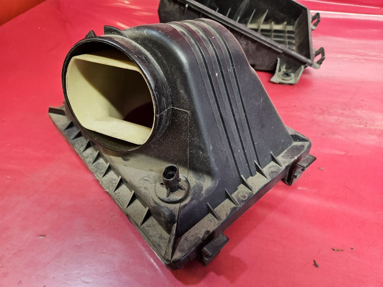 1996-1999 Oldsmobile Aurora 4.0L Air Cleaner Filter Box Housing Top / Bottom Set