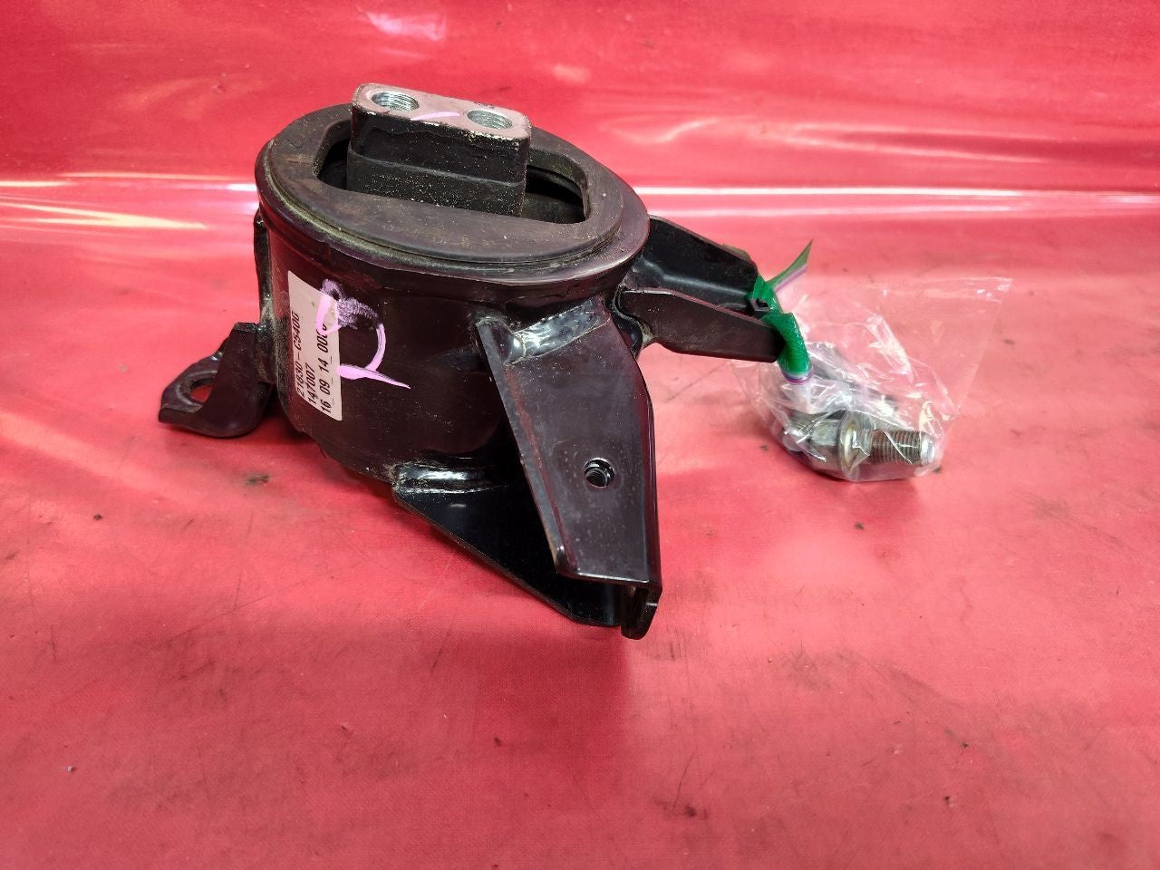 2016-2020 Kia Sorento LEFT DRIVER Engine Transmission AWD Mount w/ Bolts