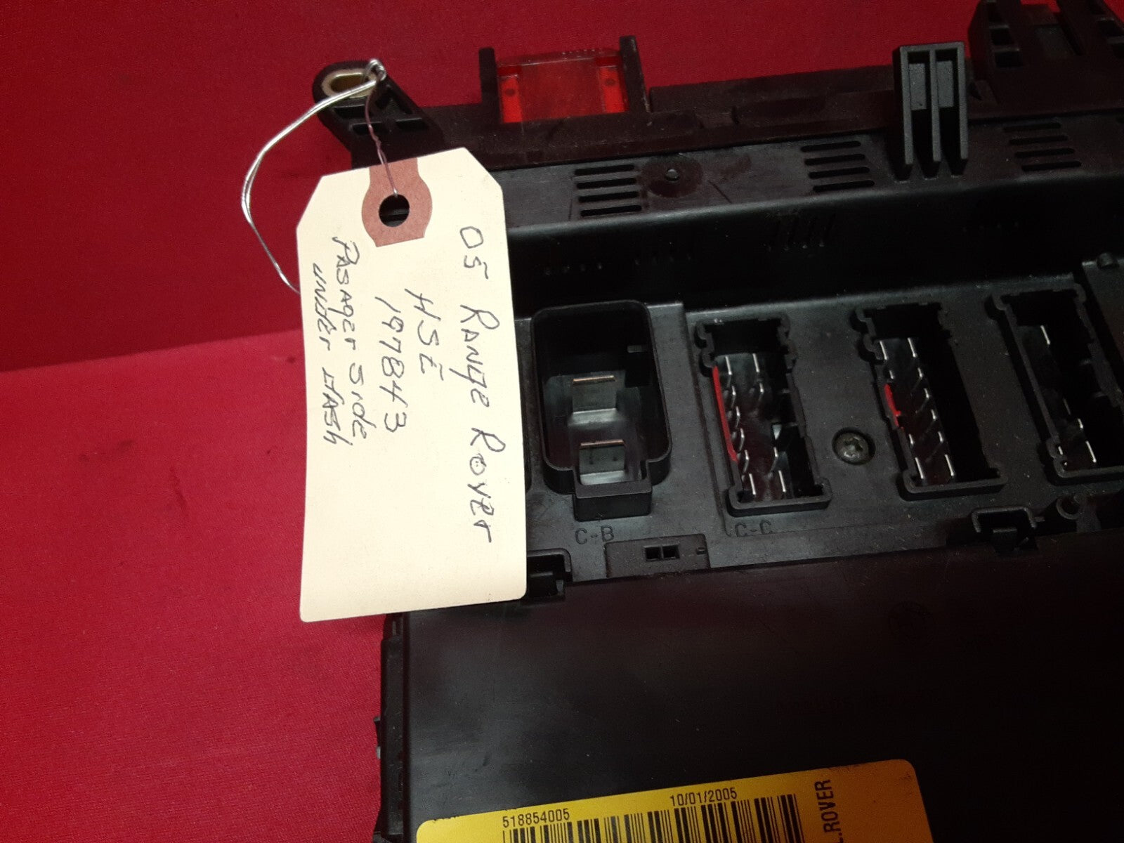 2003 - 2005 Land Rover Range Rover HSE Passenger Under Dash Fuse Box YQE500050