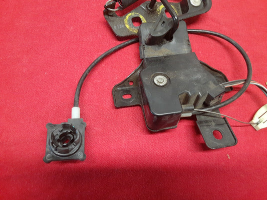 2010 2011 2012 Lincoln MKZ Trunk Latch Lock Emergency Release w/ Striker Plate