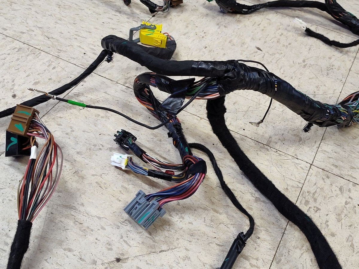 2015-2017 Chrysler Dodge Van Dash Wiring Harness w/ 3-Zone Climate + 6 Speaker