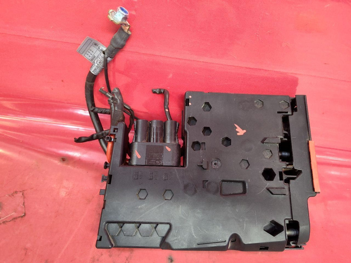 2006-2017 Mercedes Benz FRONT Prefuse Fuse Box Junction Block Battery Terminal
