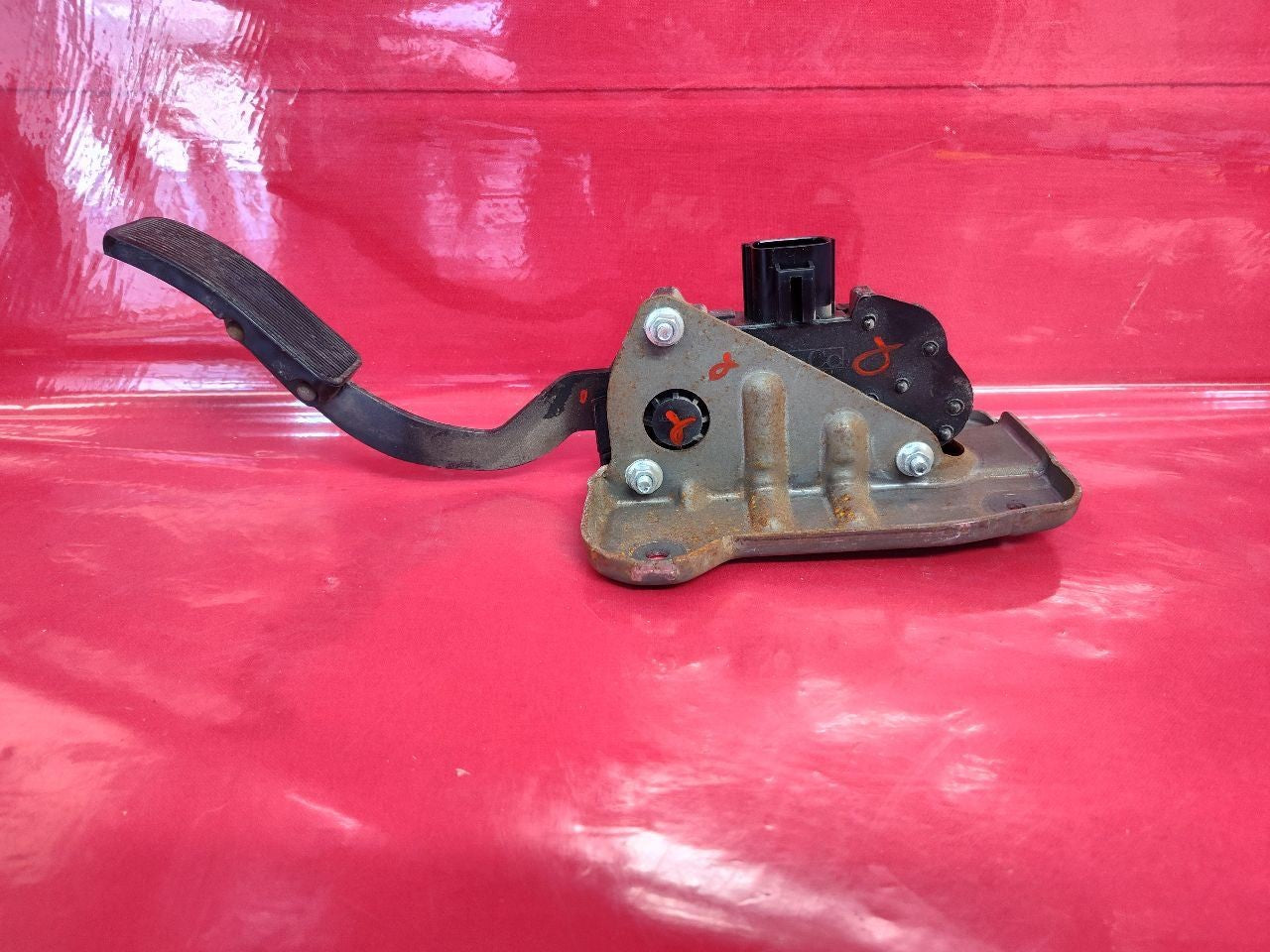 2006-2010 Ford Explorer / Sport Trac Mercury Mountaineer Accelerator Gas Pedal