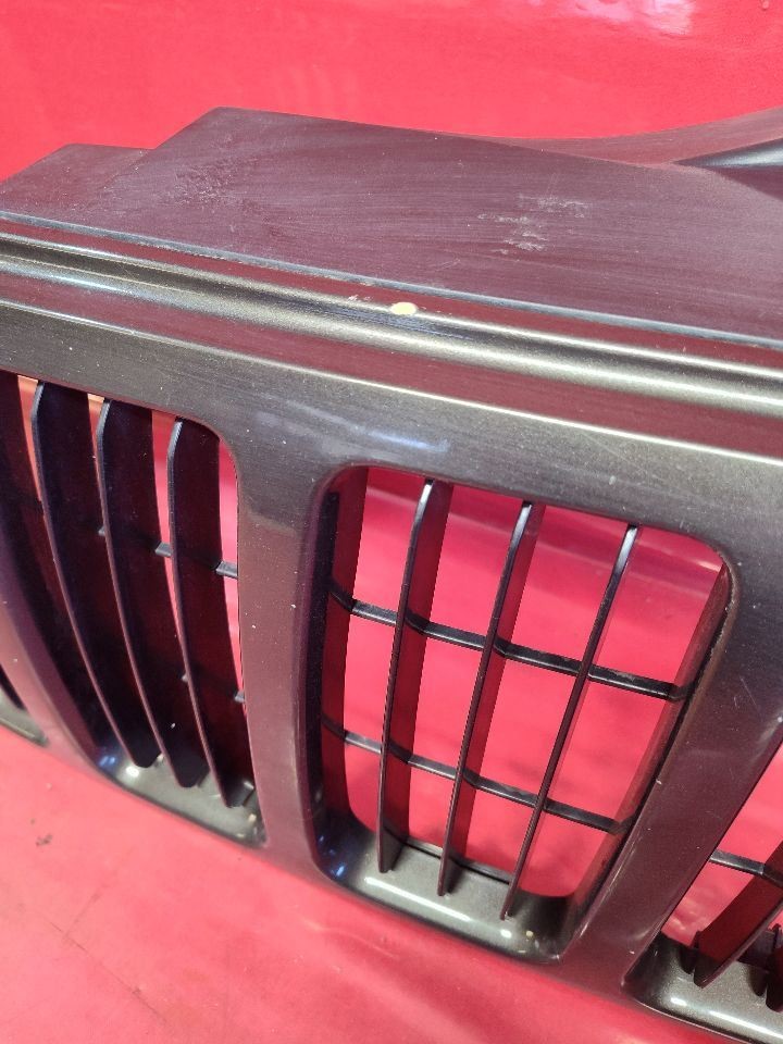 2005-2007 Jeep Grand Cherokee Laredo Radiator Grille Painted PJT Dark Khaki