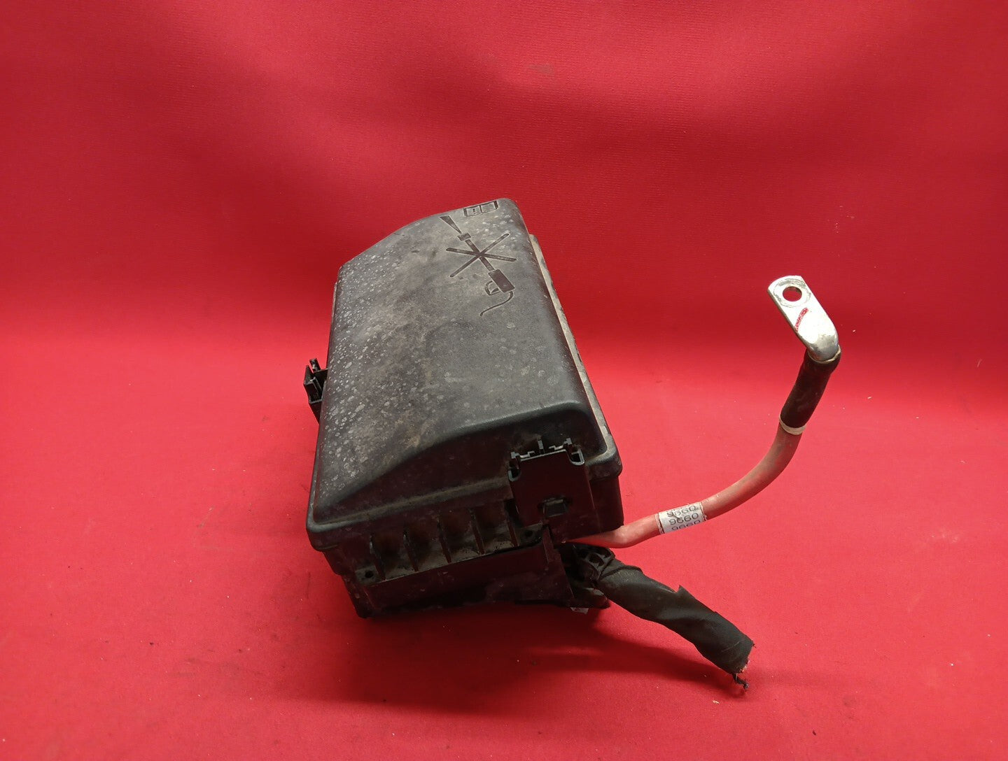 2011-2014 Chevrolet Cruze Front Compartment Fuse Block 95216200