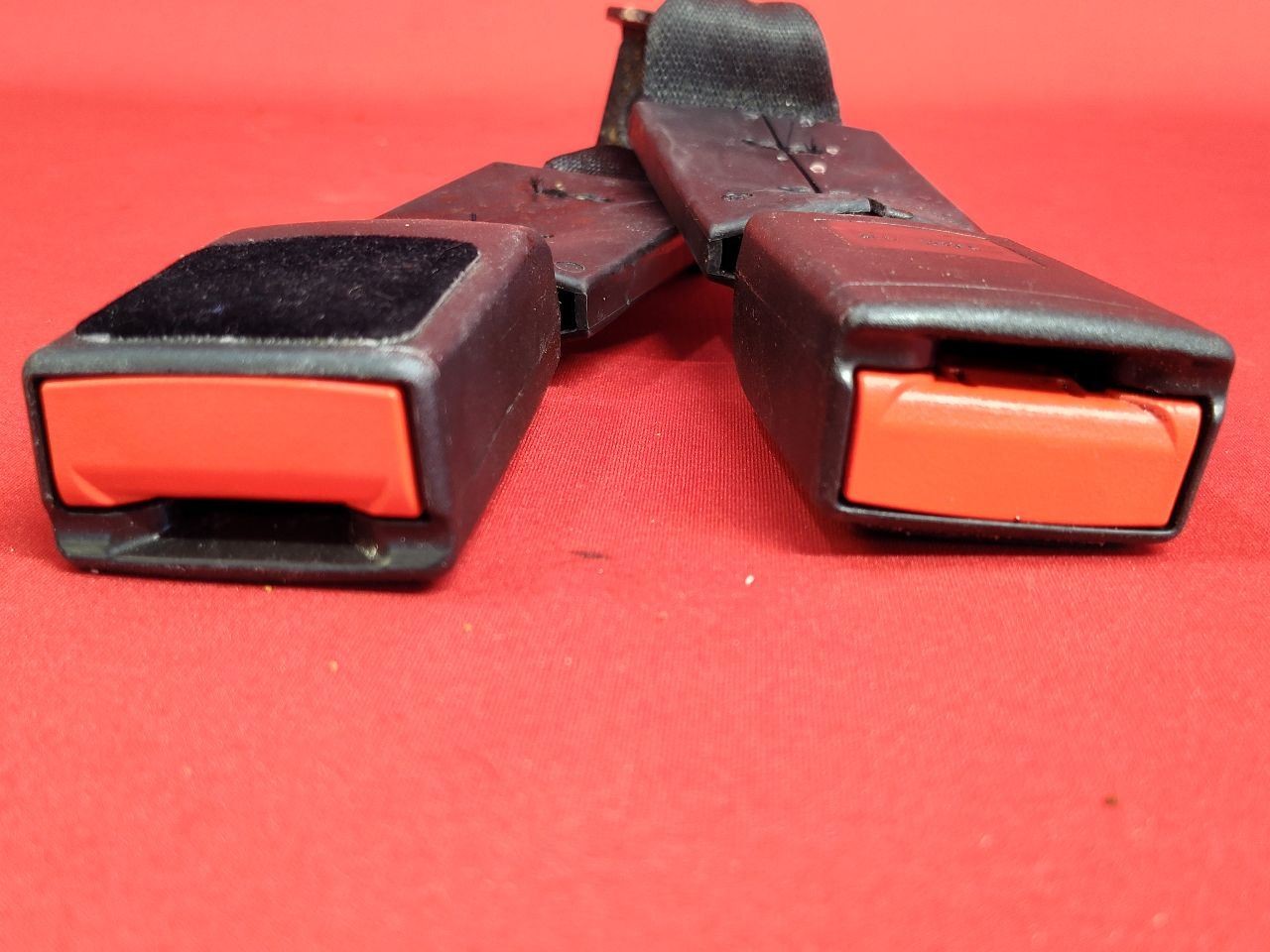 2018-2020 Chevy Equinox GMC Terrain Rear 2nd Row RIGHT / CENTER Seat Belt Buckle