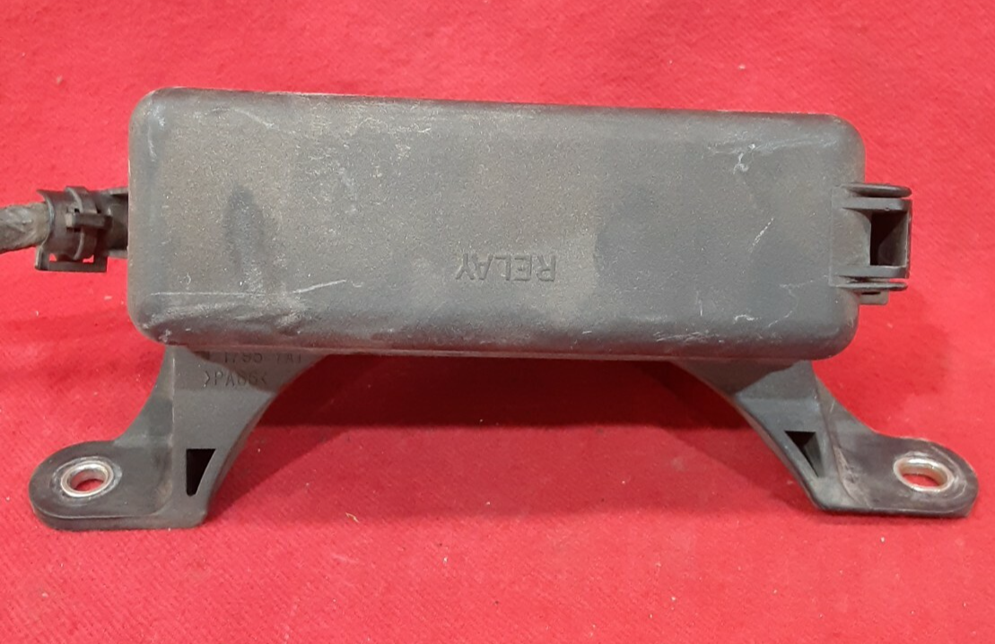 2001 2002 2003 - Toyota Prius - Engine Compartment Relay / Fuse Box / Block