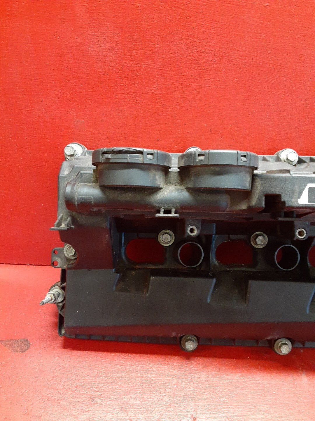 2010-2023 Land Rover Range Rover 5.0L Right Passenger Valve Cover LR113201