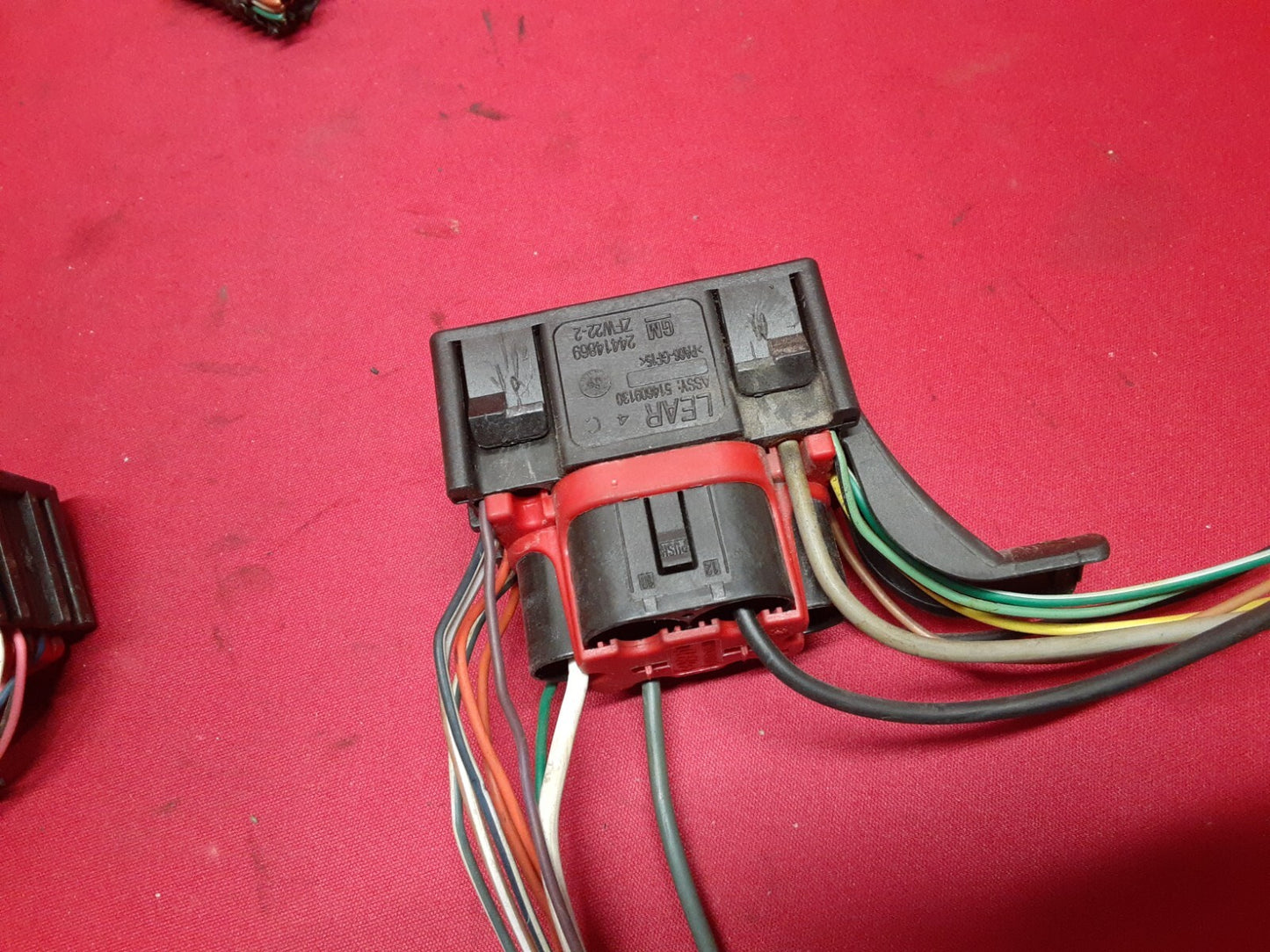 2006 2007 Buick Lucerne & DTS 4.6 V8 Engine Junction Box 15883251 PIGTAIL WIRES