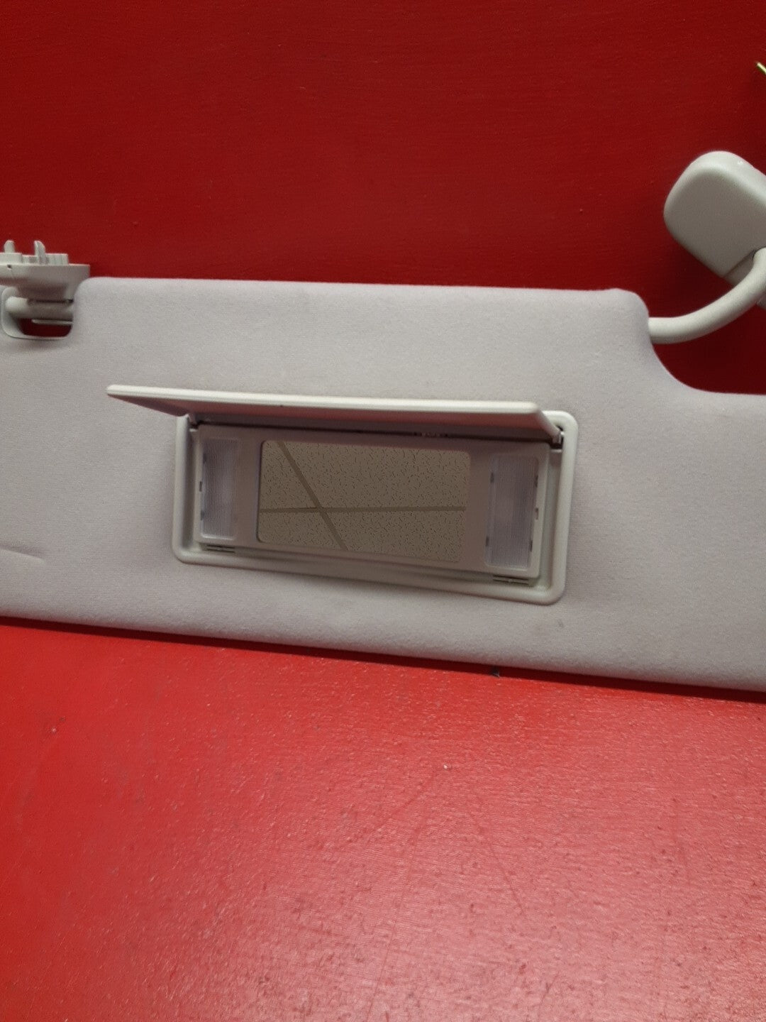 2005-2008 Land Rover LR3 Front Right Passenger Sun Visor beige EDQ501083LUM