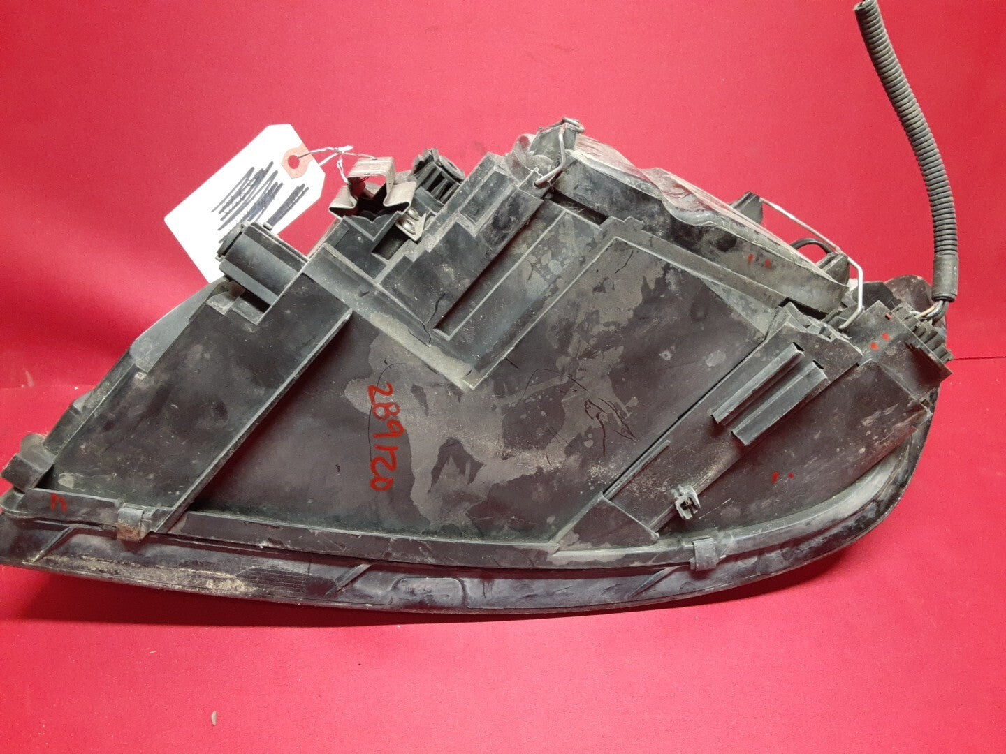 2004 - 2007 Volvo S40 05-07 V50 RIGHT PASSENGER Headlight Lamp HALOGEN 31335216