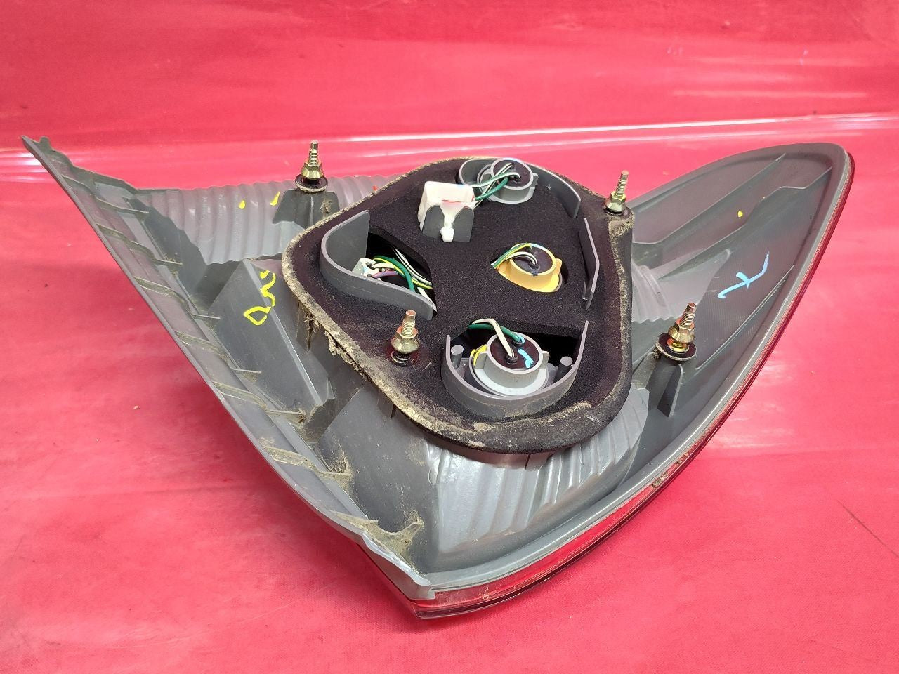 2001-2003 Toyota Prius Sedan RIGHT PASSENGER Tail Light Stop Lamp 81550-47030