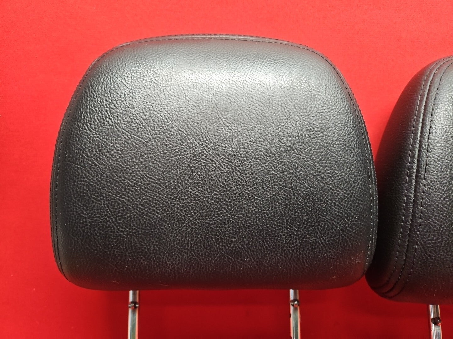 2005 2006 2007 Ford Escape FRONT Seat Headrests Black Ebony Leather SET