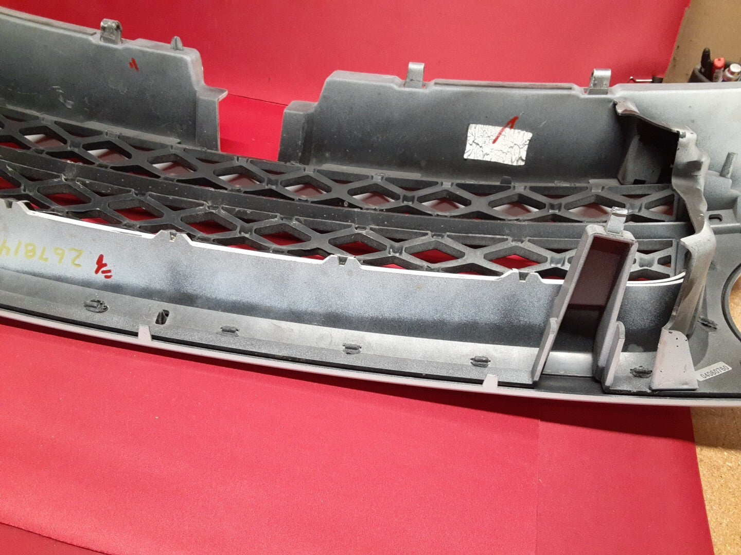 2011 - 2013 Range Rover Sport SUPERCHARGED Front Grille LRC 687 FUJI WHITE