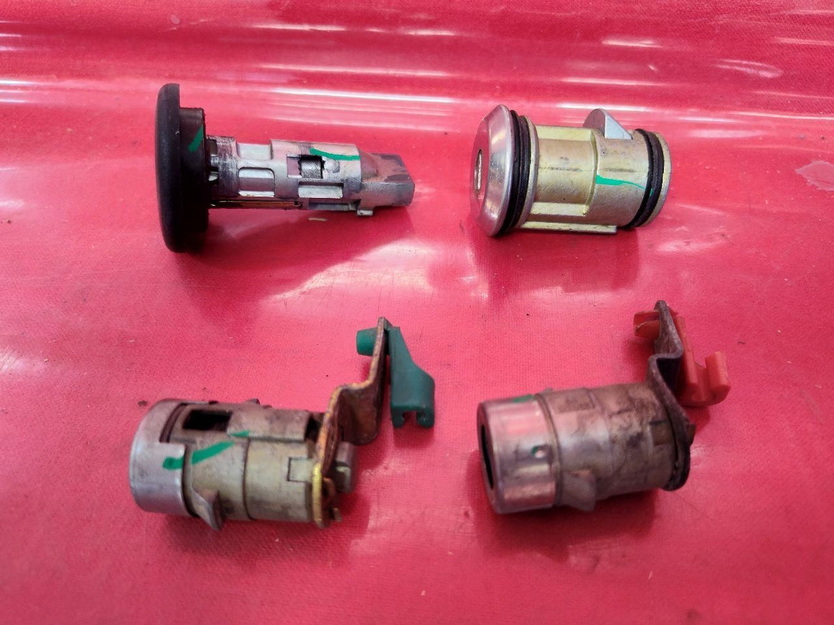 2003-2006 Suburban Tahoe Yukon Ignition Lock Cylinder Door Tumbler Key SET
