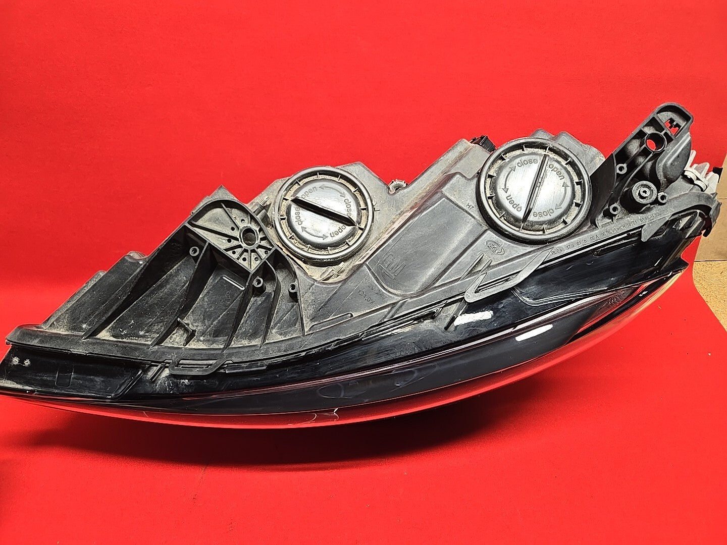 18-20 Buick Regal Sportback Tourx LEFT DRIVER Headlight HALOGEN - MNT TABS GOOD