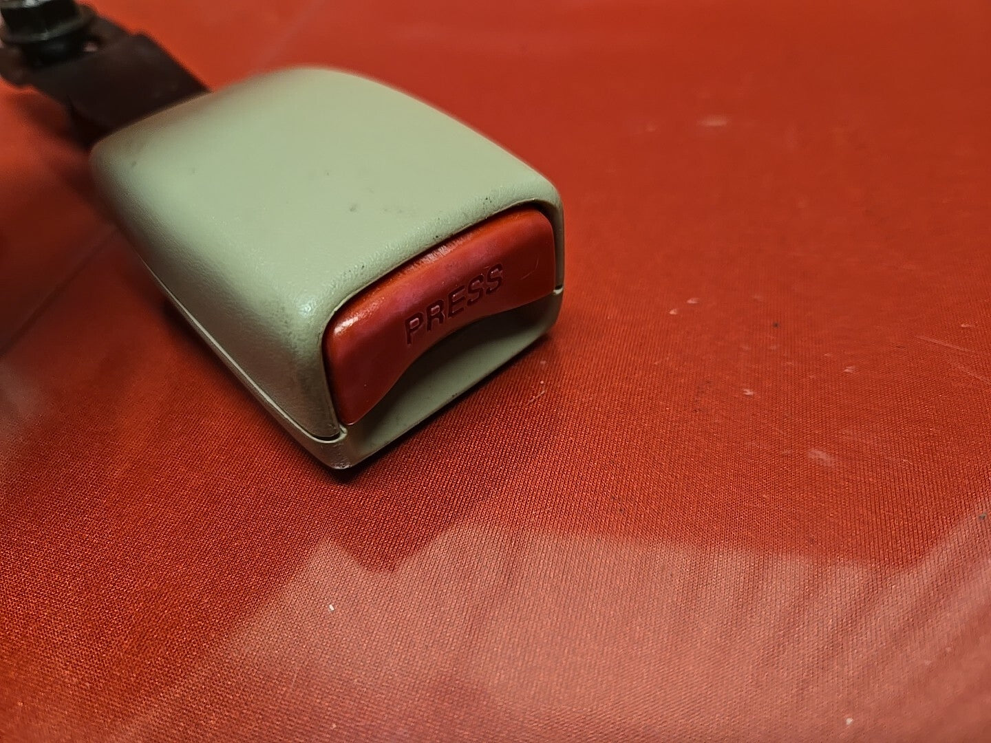 2001 - 2006 Mitsubishi Montero LIMITED/XLS RIGHT PASSENGER Seat Belt Buckle