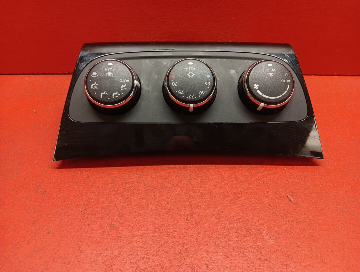 2011 - 2014 Chrysler 200 Heater A/C Climate Control Unit with Bezel