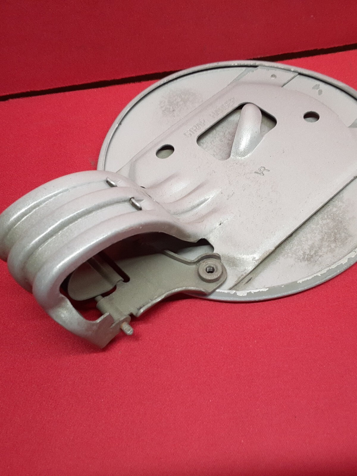 1997 - 2005 Chevy Chevrolet Oldsmobile Fuel Filler Door Lid Round 22603019