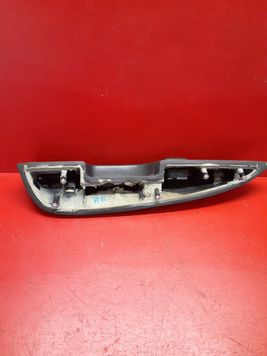 2005 2006 Chevrolet Trailblazer Right Rear Armrest W/ Window Switch 15109970