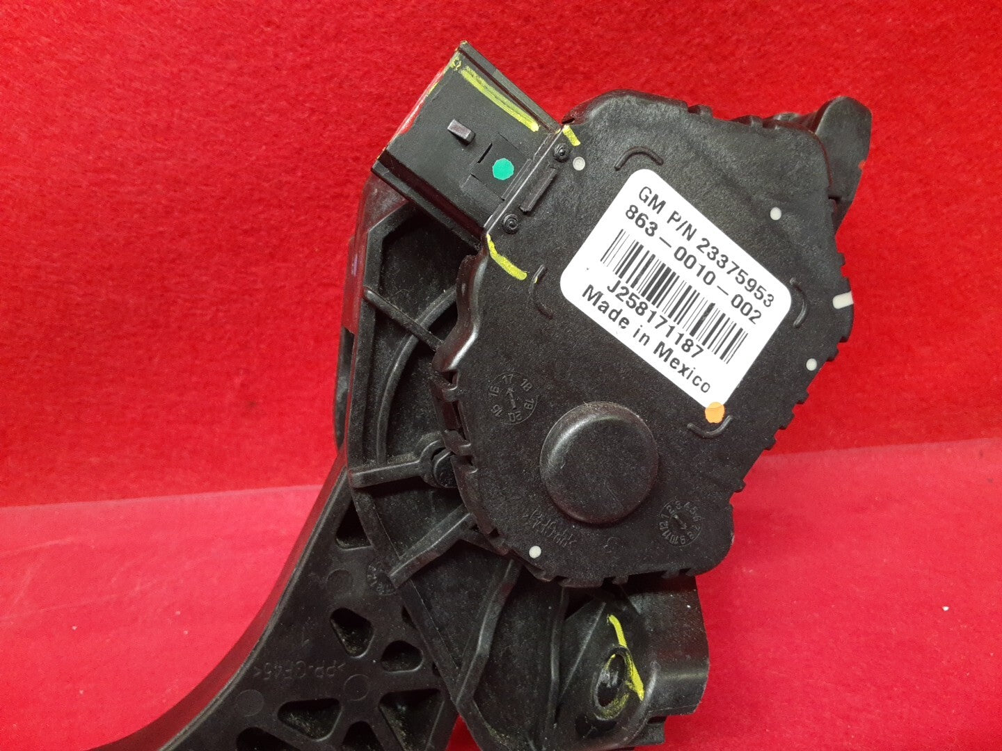 18-20 Buick Regal 16-19 Malibu 17-19 LaCrosse Accelerator Gas Pedal 84657611