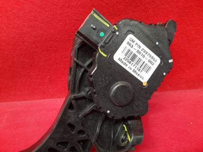 18-20 Buick Regal 16-19 Malibu 17-19 LaCrosse Accelerator Gas Pedal 84657611