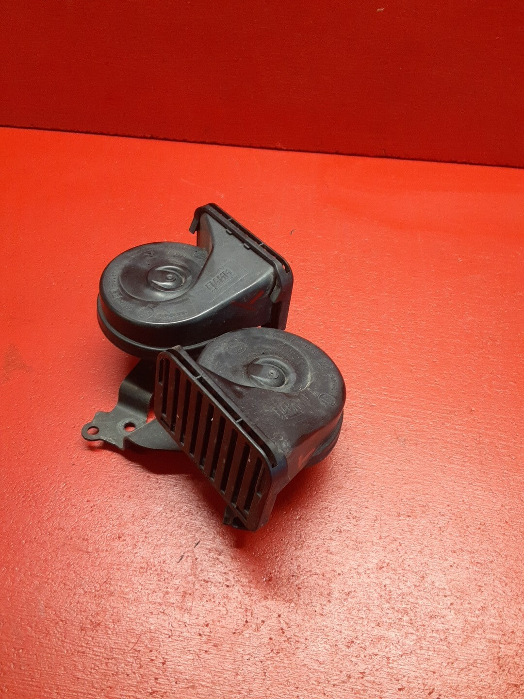2013-2022 Land Rover Range Rover Dual Tone Horn Assembly HIGH LOW LR108993