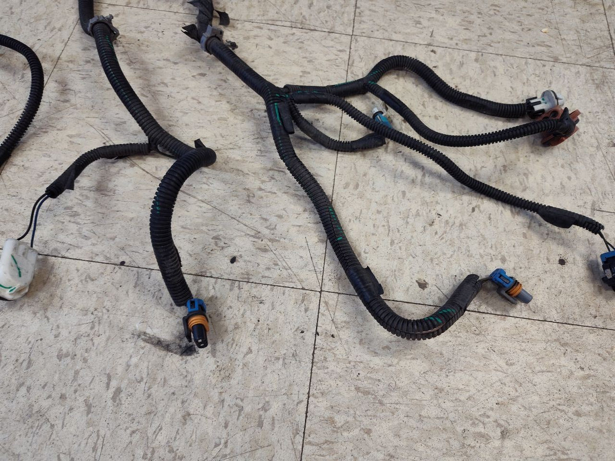 2003-2006 Chevy GMC Cadillac 4WD A/T Headlamp Wiring Harness - *broken sockets*