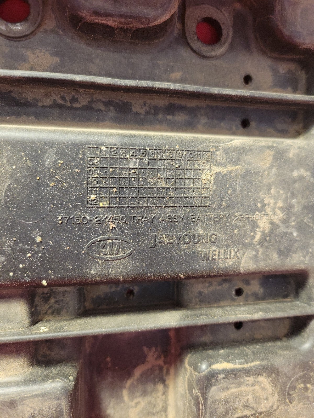 2010 2011 Kia Soul Battery Tray OEM 37150-2K450