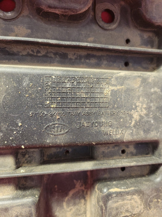 2010 2011 Kia Soul Battery Tray OEM 37150-2K450
