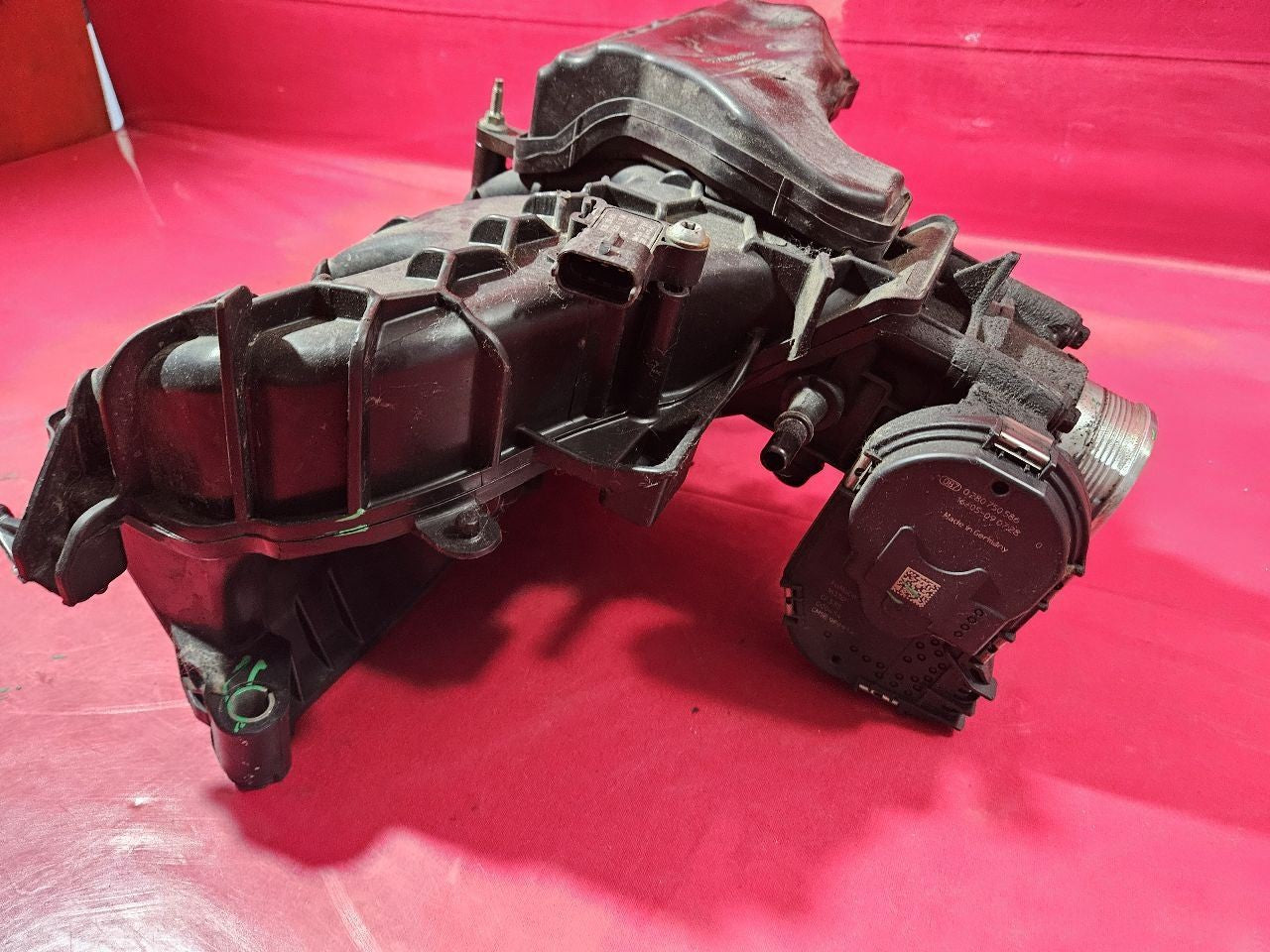 15-17 Rover Discovery Sport / Evoque 2.0L L4 Turbo Upper Intake Manifold Plenum