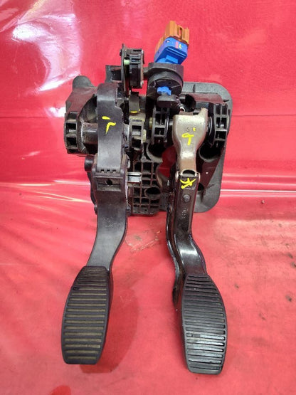 2012-2019 Fiat 500 5-Spd Manual Transmission Brake / Clutch Pedal 5171645AG