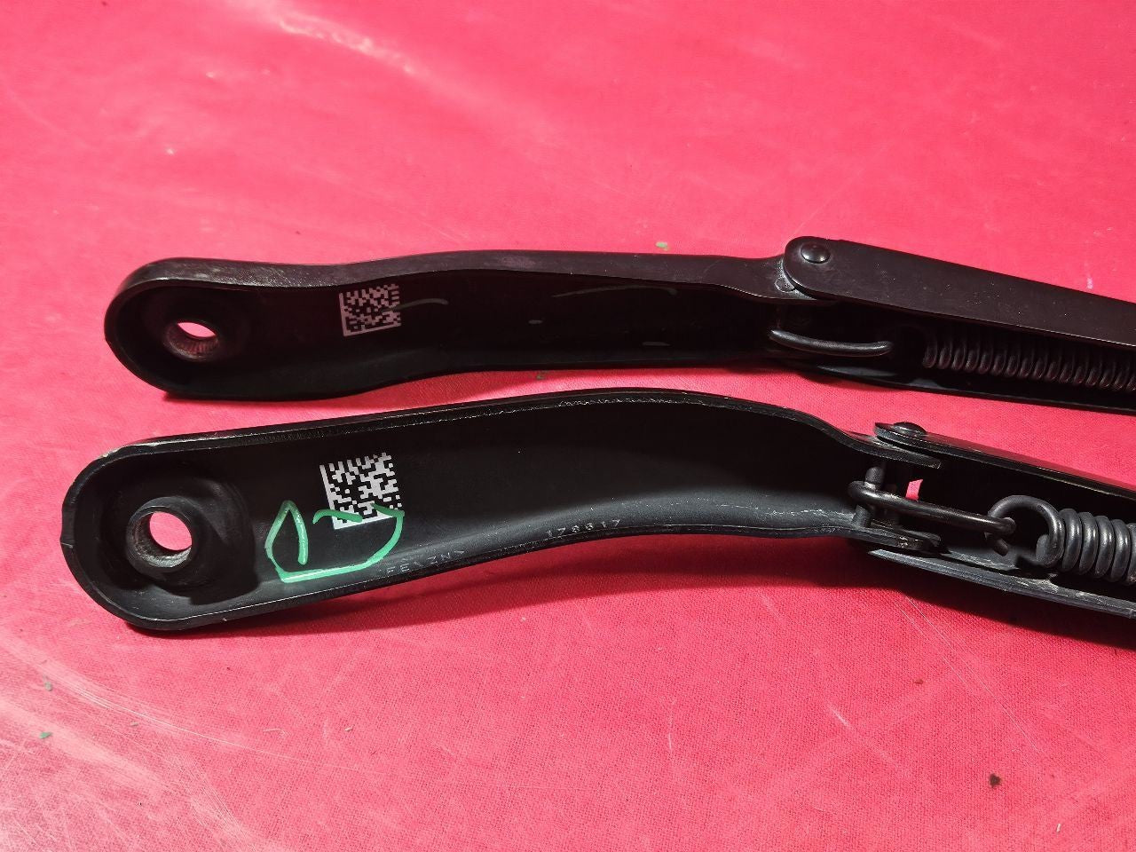 2012-2019 Range Rover Evoque Front Windshield Wiper Arm Set Left & Right
