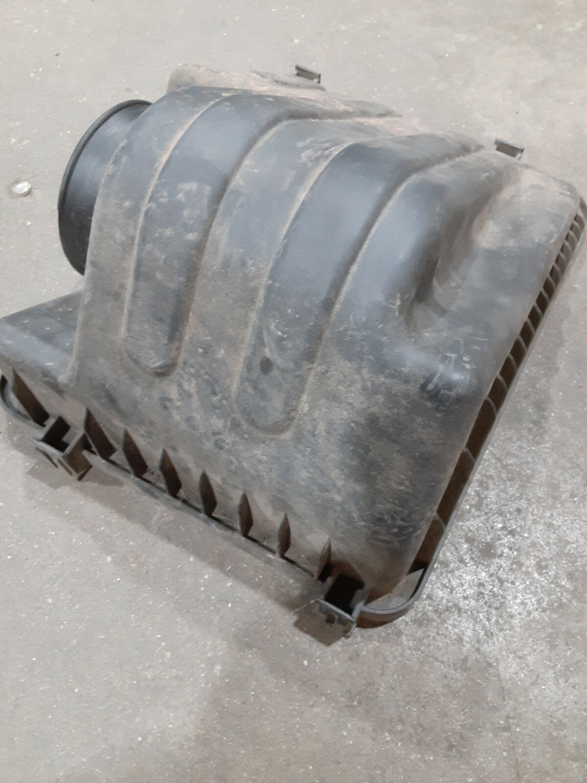 2010 - 2013 Kia Sorento Hyundai Santa Fe 2.4L Air Cleaner Top Half - 28110-2P200
